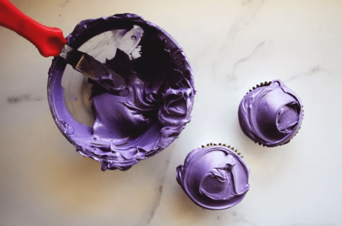 Make purple food coloring