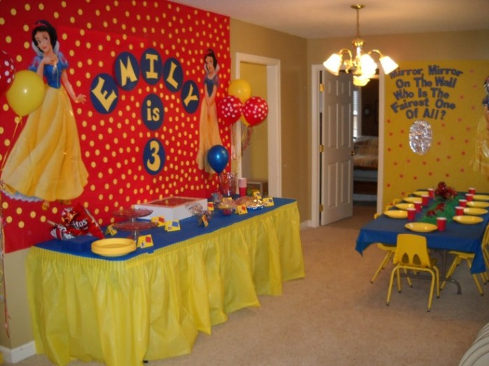 Snow white birthday decoration