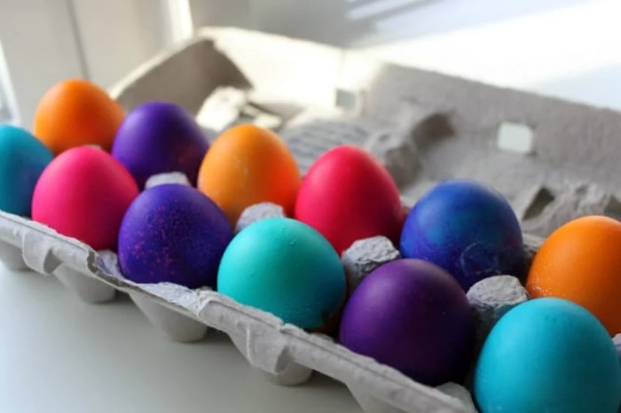 Rice and food coloring eggs