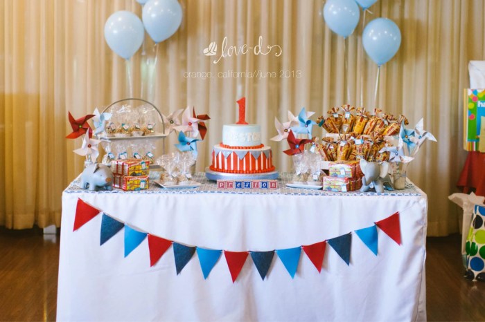 Simple birthday table decoration at home