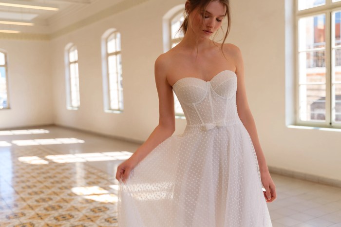 Short ivory wedding dress